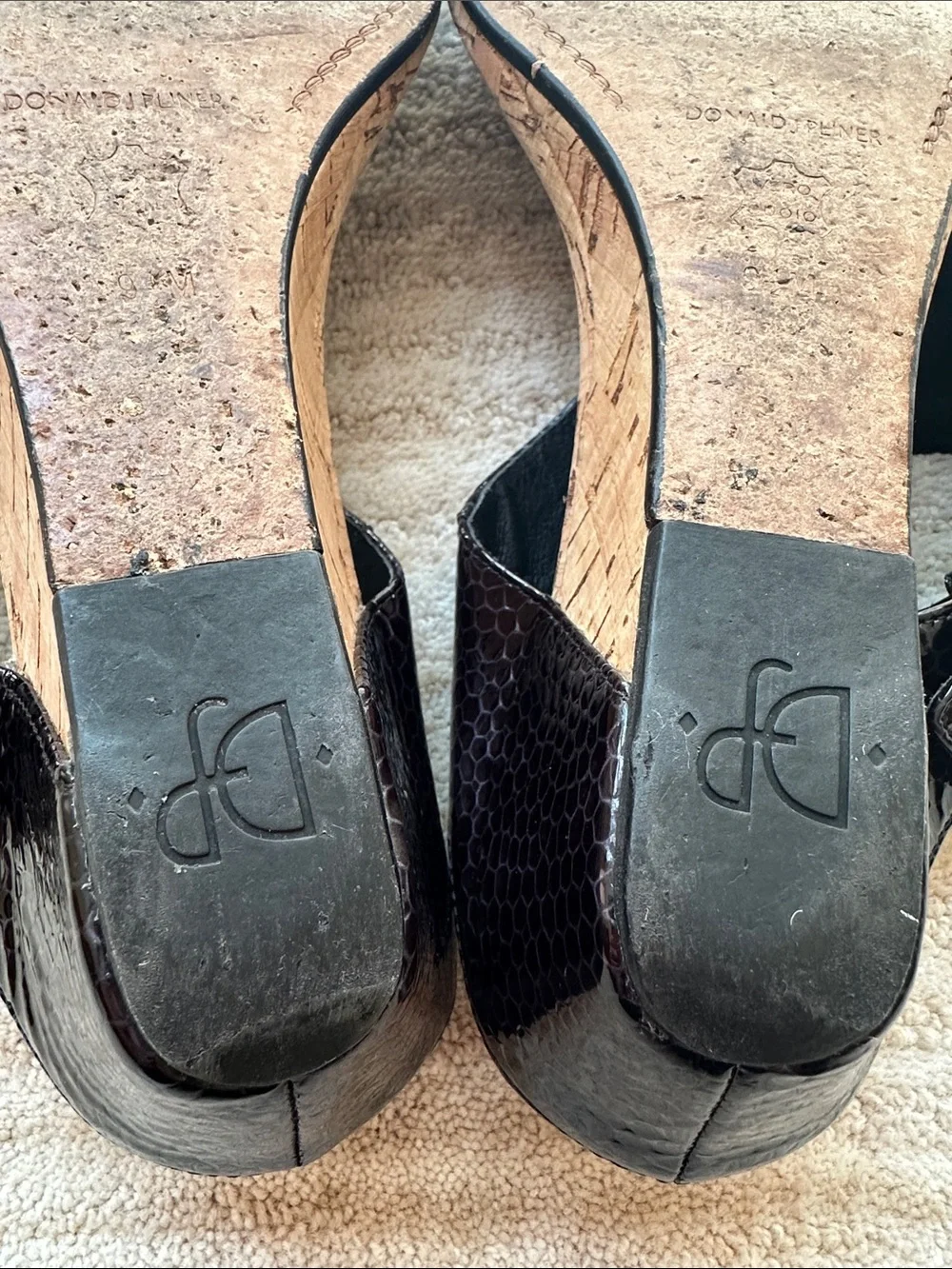 Donald J Pliner Doli Leather Buckle Cork Wedge Sandals Shoes Black Patent 9.5